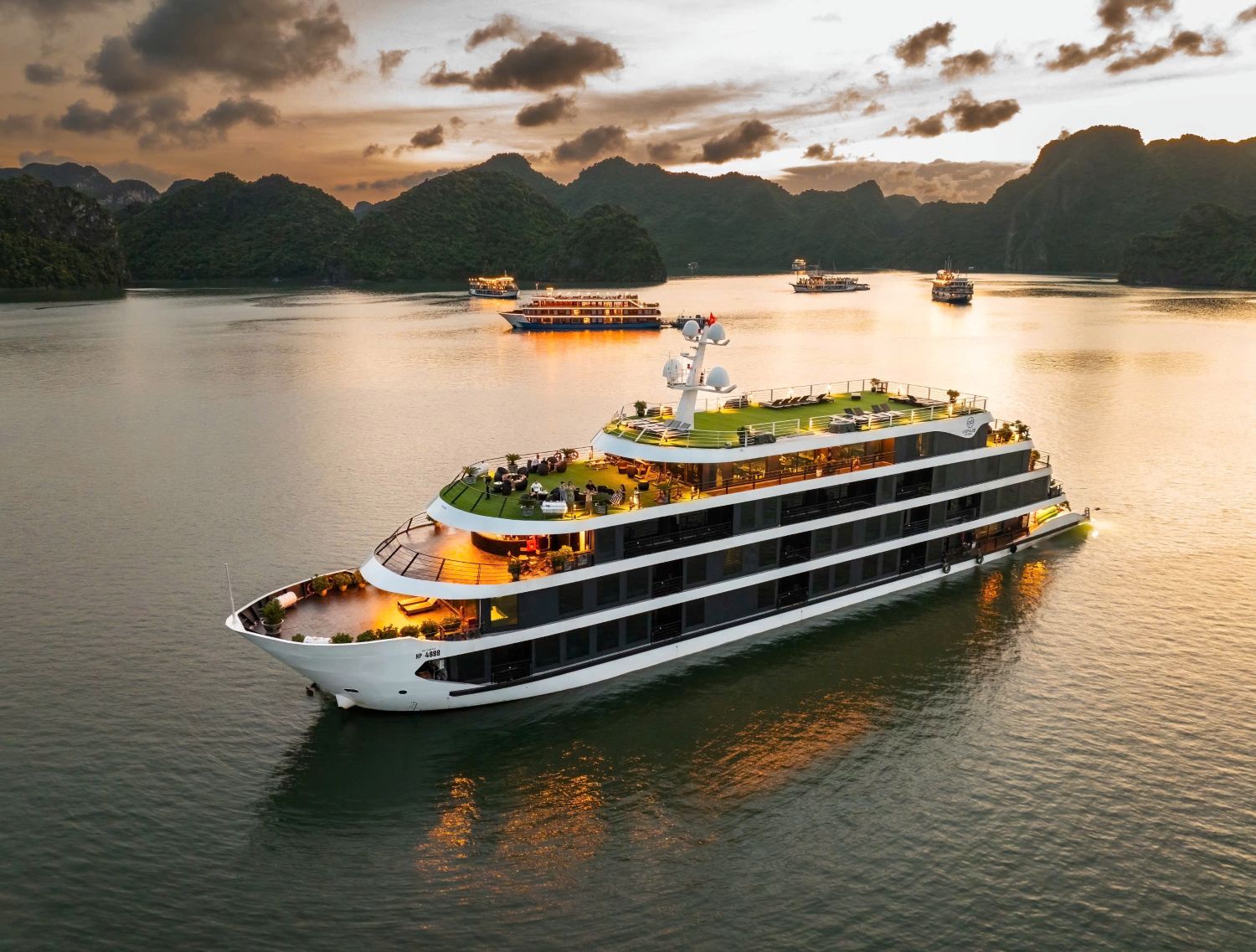 Exclusive Special Promotion: Experience Luxury on Venus Cruise 2D1N from $330 Per Cabin